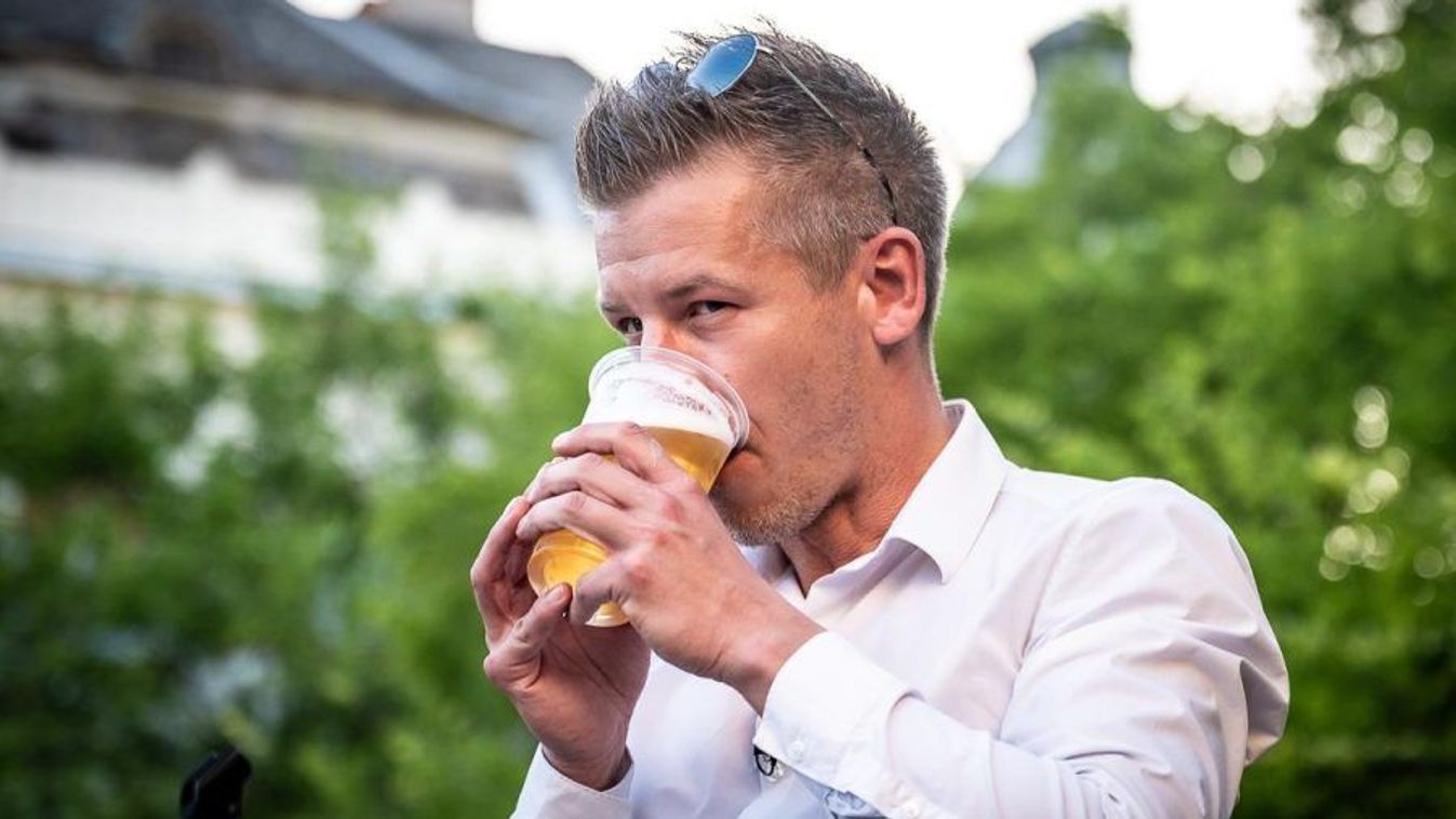 Magyar Péter, évértékelő, másnapos