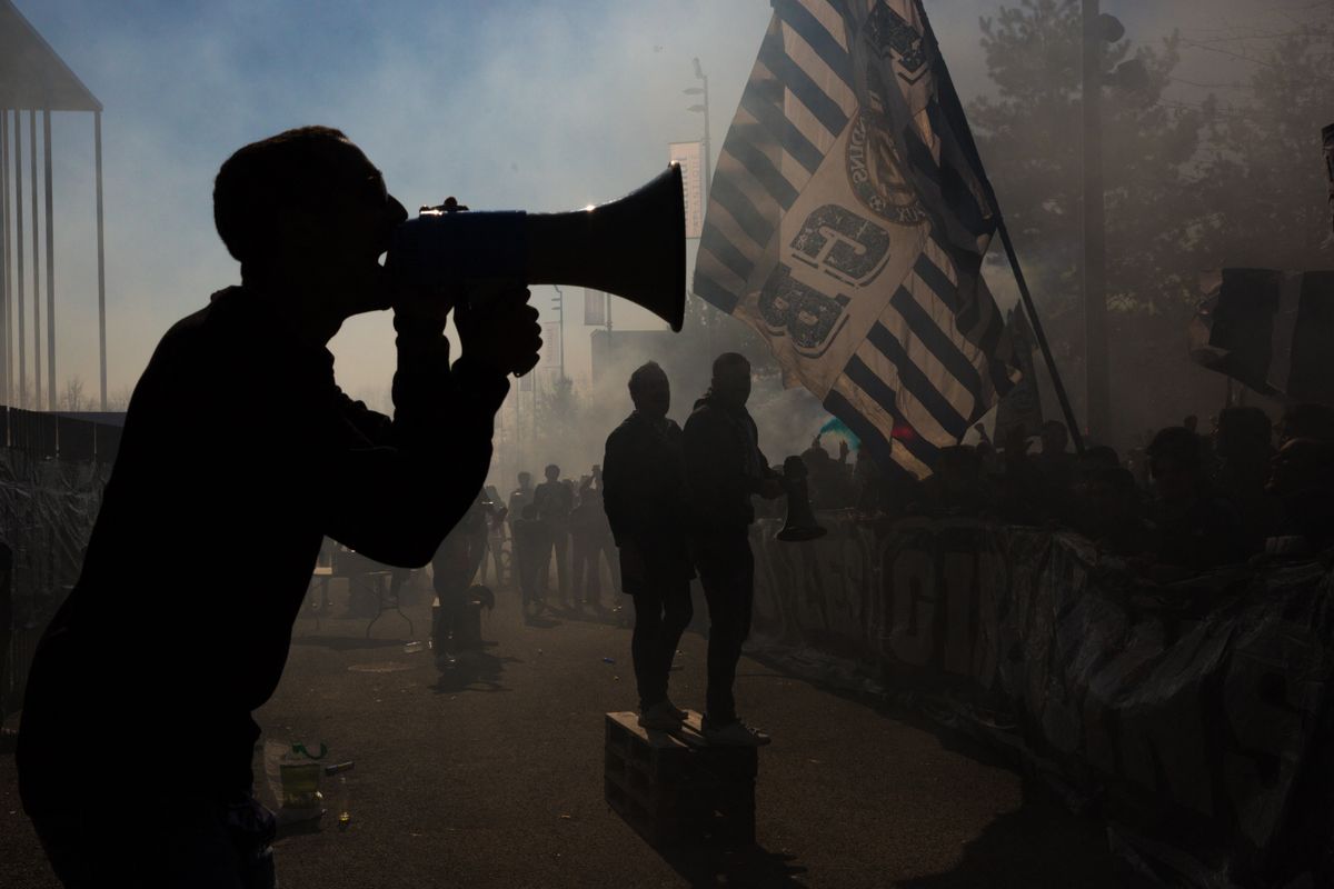 Az UEFA véleménye szerint csökkent az agresszivitás a vendégszurkolókkal szemben, ám a valóság más képet mutat