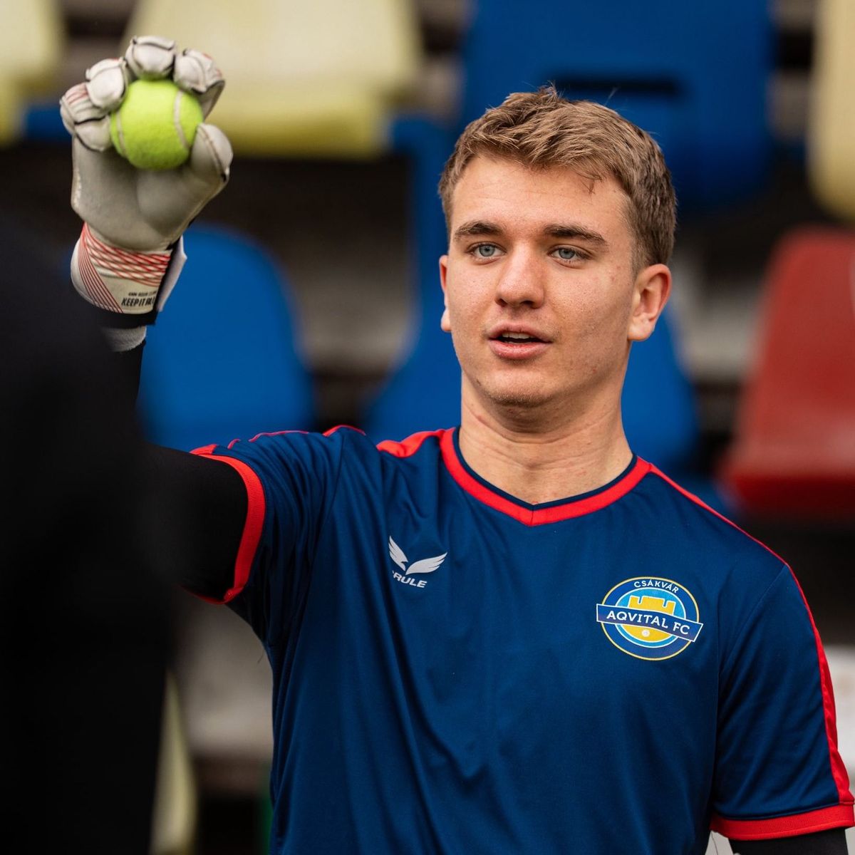 A Csákvár 19 éves kapusa, Lehoczki Bendegúz is játszhat a Fradi otthonában
