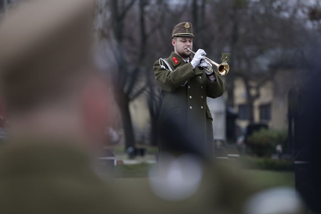 hősi halott magyar katona újratemetési szertartása Fiumei úti sírkert 