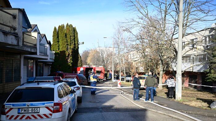 Kigyulladt egy kétszintes épület Budakeszin