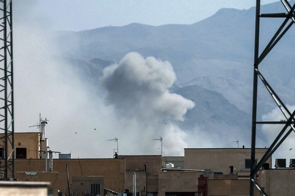 Az Iránt ért légicsapásokra válaszul az iráni hadsereg izraeli és amerikai célpontokat is támadnak. A képen a teheráni támadás Fotó: - / AFP