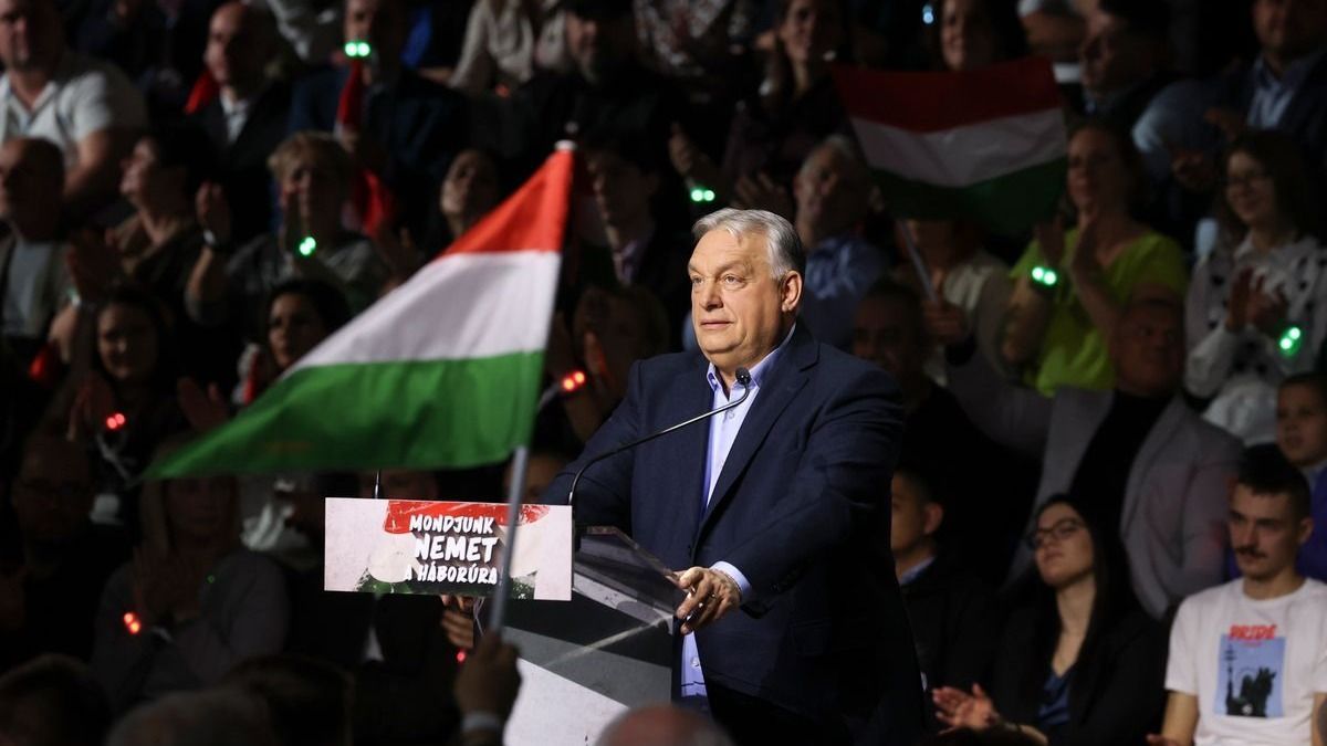 Orbán Viktor figyelmeztetett: Háború felé sodródik Európa