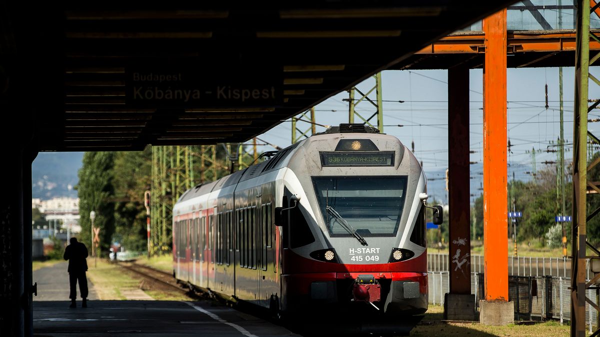 Ugyan azzal az autóval ütközött két vonat