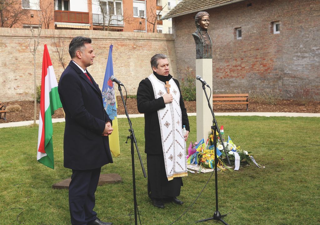 Tízezer dollárért állítottak szobrot annak az ukrán költőnek, akinek semmilyen köze nincs Magyarországhoz