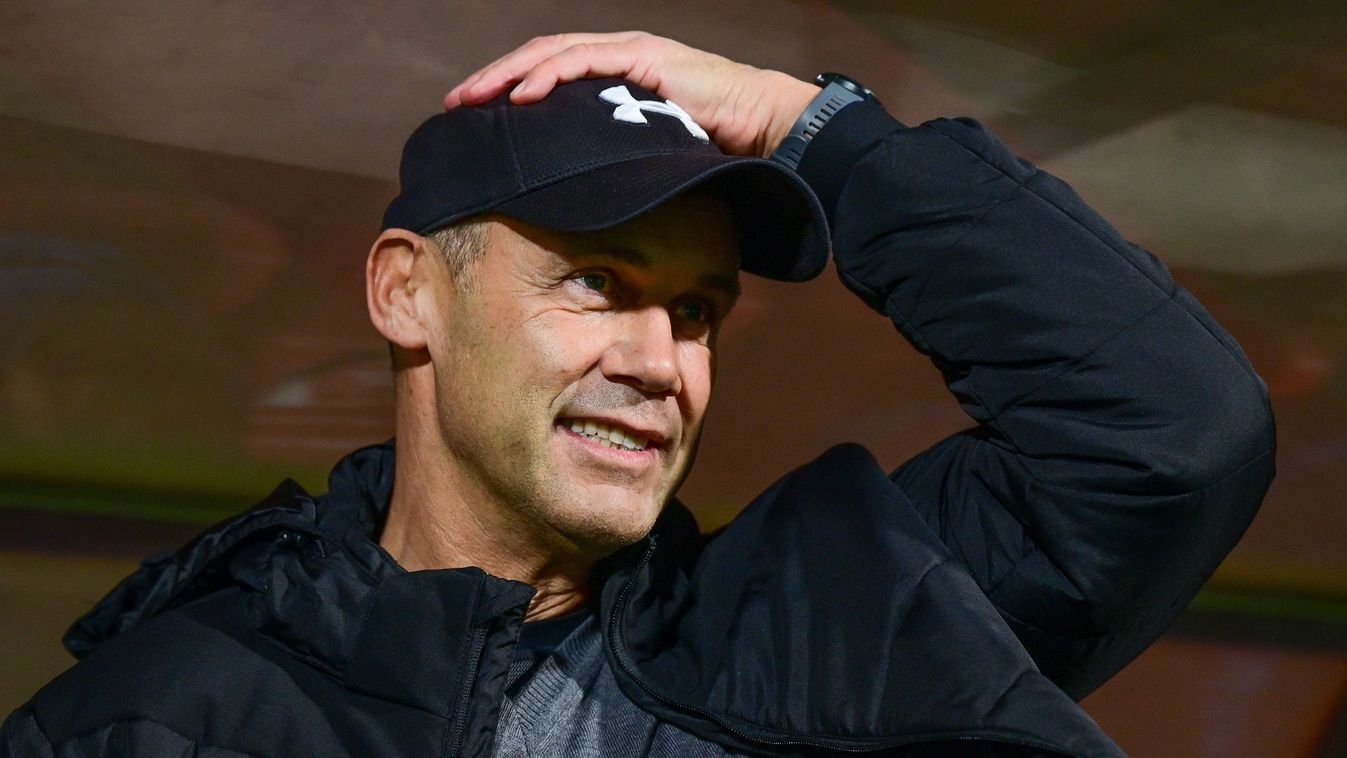 Bódog Tamás
Kisvárda, 2025. október 31.
Bódog Tamás, a Nyíregyháza vezetőedzője a Fizz Liga 12. fordulójában játszott Kisvárda Master Good - Nyíregyháza Spartacus mérkőzésen a kisvárdai Várkerti Stadionban 2025. október 31-én.
MTI/Czeglédi Zsolt