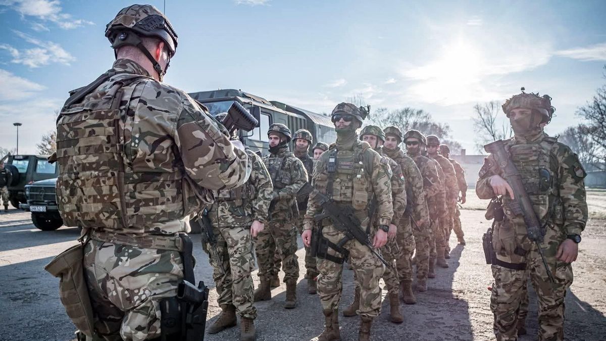 Szalay-Bobrovniczky Kristóf: Katonáink már a terepen, megerősítjük a kritikus infrastruktúra védelmét + videó