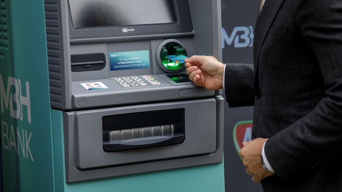 Mától havi 300 ezer forint készpénz vehető fel díjmentesen