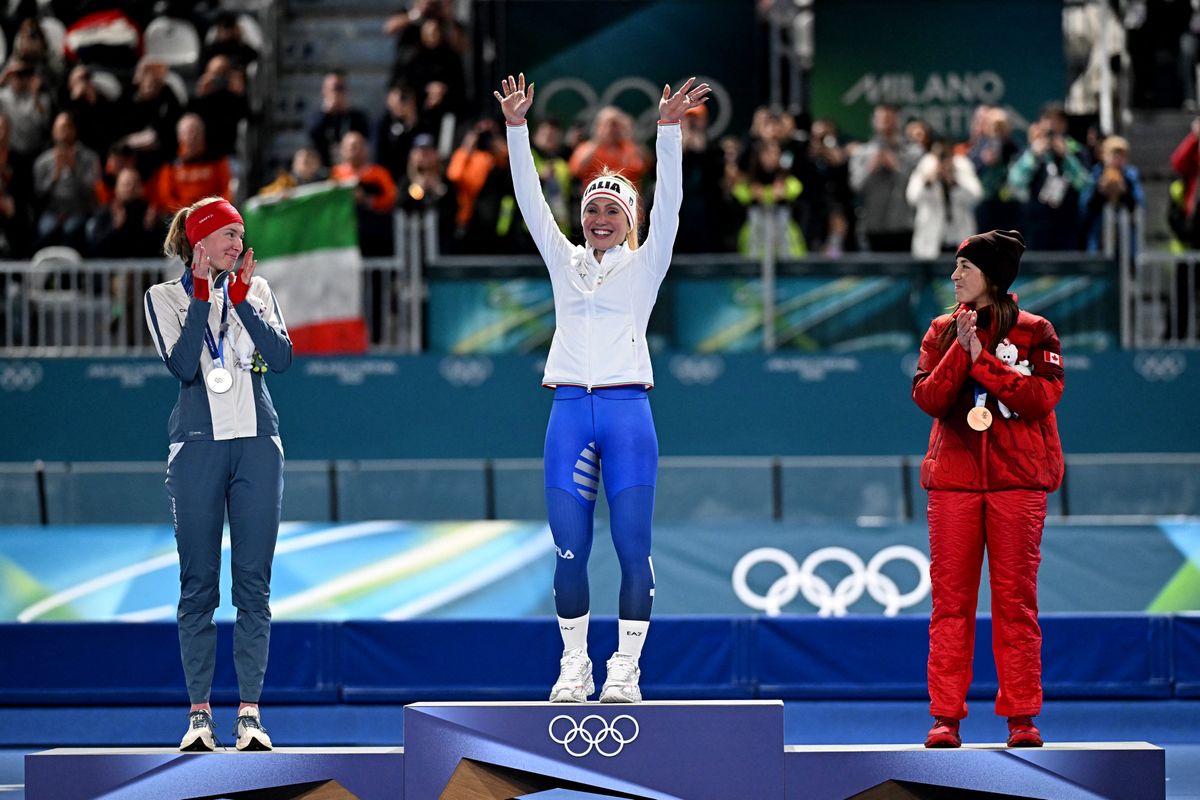 Francesca Lollobrigida Olaszország első 2026-os téli olimpiai aranyt nyerte édesanyaként, mellette a norvég Wiklund és a kanadai Maltais