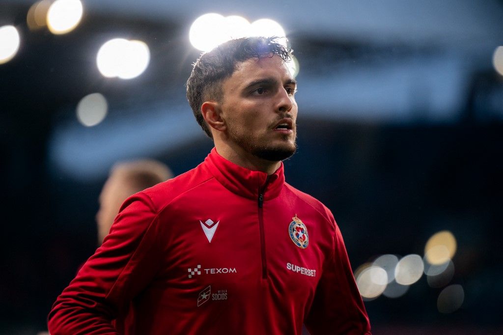 Kiss Tamás ijesztő sérülést szenvedett, a magyar válogatott futballista mentővel hagyta el a pályát