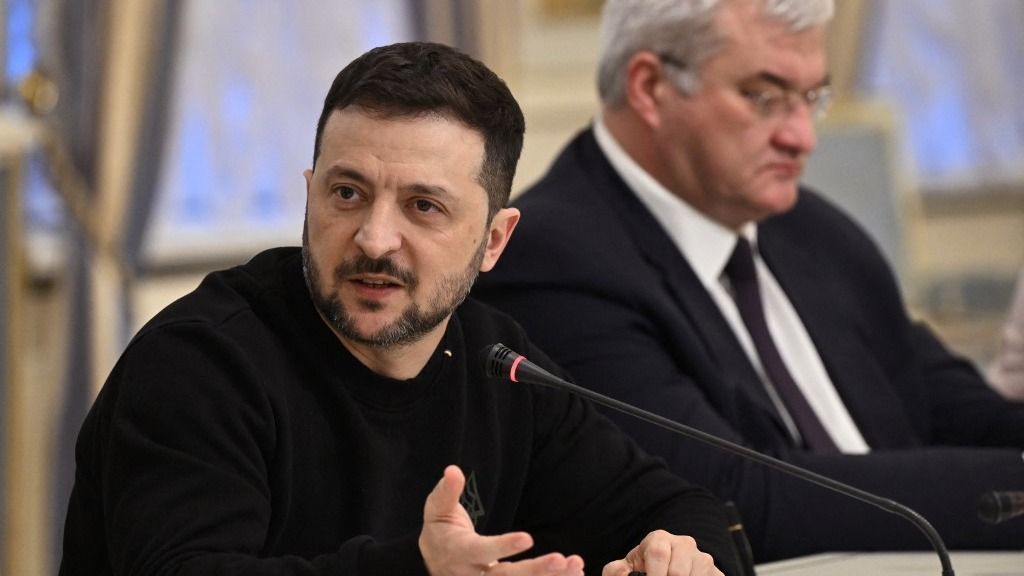 Zelenszkij bejelentése szerint pedig az ország 2026-ban tíz fegyverexport-központot nyit