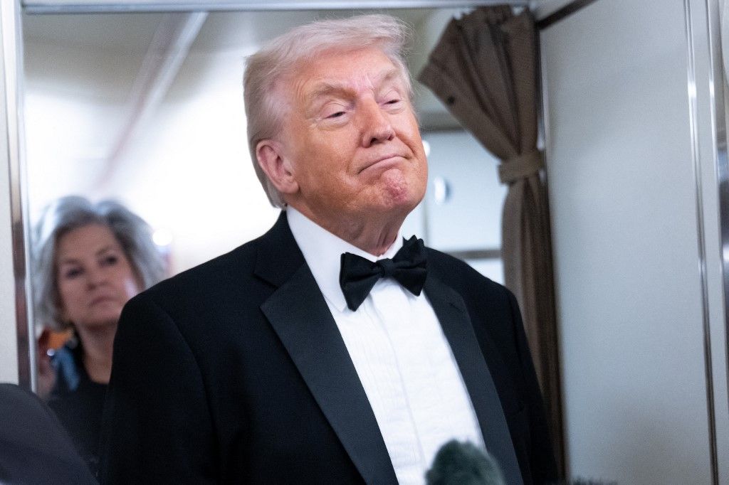 Békére törekvő, hatékony vezetőnek nevezte Donald Trump amerikai elnököt Medvegyev Fotó: SAUL LOEB / AFP