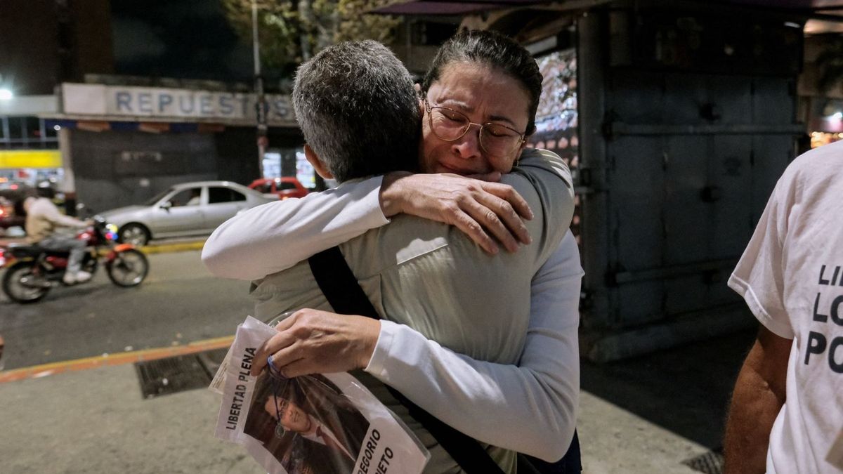 Több száz politikai foglyot bocsátottak szabadon Venezuelában + videó