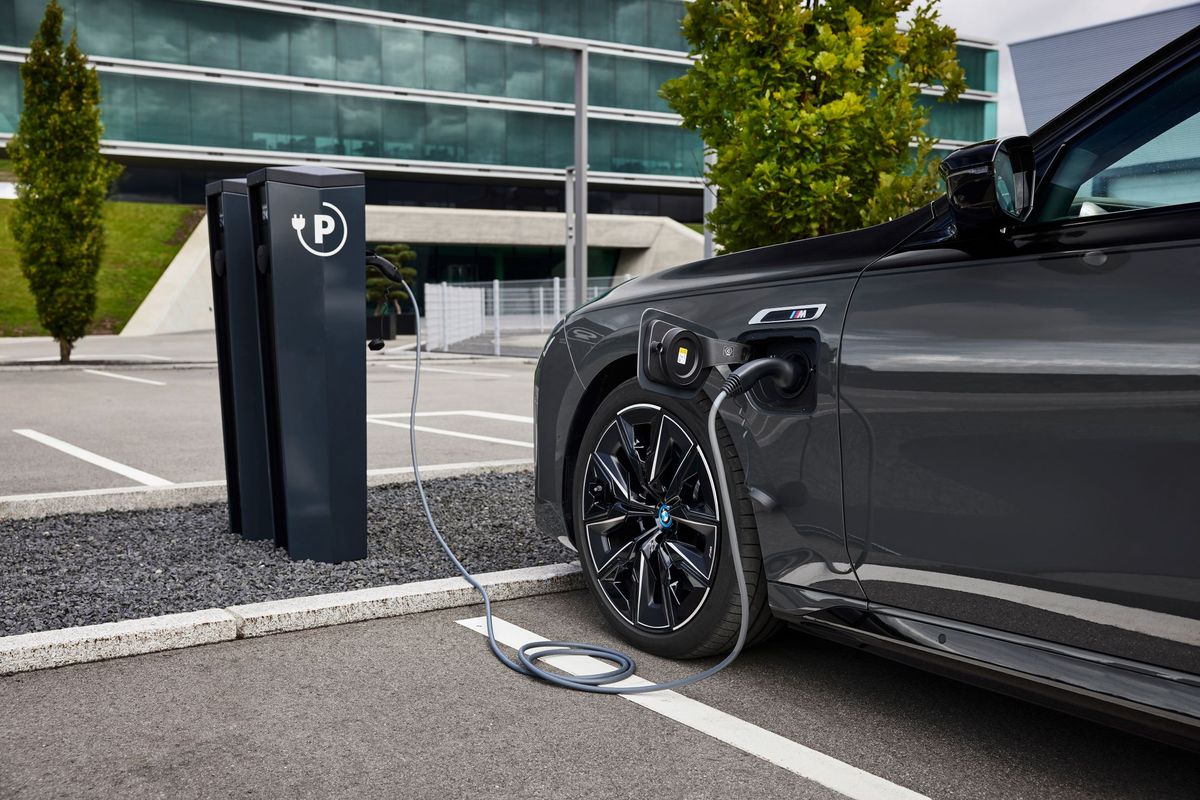 plug-in PHEV hibrid autó, rendszám