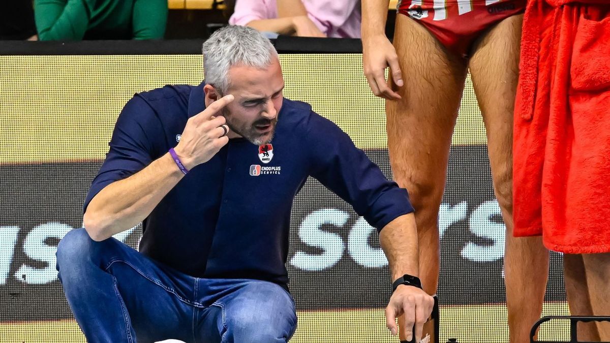 Szivós Márton csapata, a Honvéd Varga Dénes kihagyott ötméterese után biztosította be, hogy két ponttal kezdi a férfivízilabda Konferenciakupa második selejtezőkörét