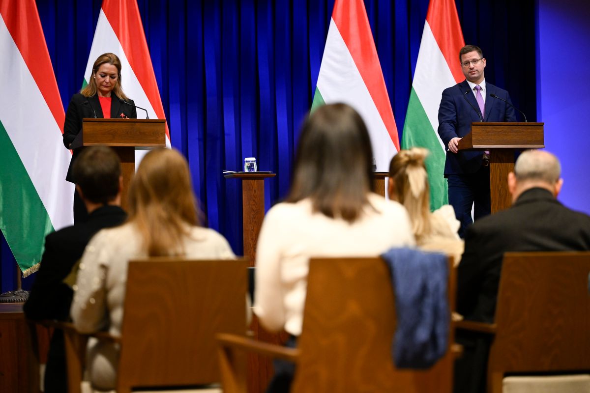 Budapest, 2026. február 12.
Gulyás Gergely, a Miniszterelnökséget vezető miniszter és Vitályos Eszter kormányszóvivő a Kormányinfó sajtótájékoztatón a Karmelita kolostorban 2026. február12-én.
MTI/Hegedüs Róbert