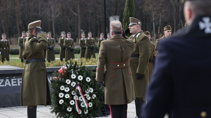 hősi halott magyar katona újratemetési szertartása Fiumei úti sírkert 