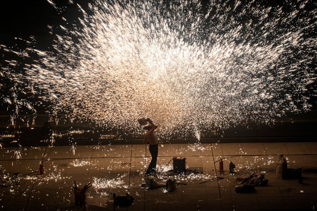 Kína - Látványos előadás Shanghajban a Ló holdújévének ünnepén