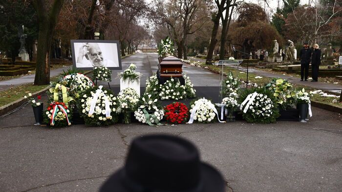 Tarr Béla temetése