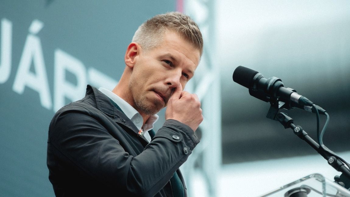 20241004 Budapest
A Tisza Párt tüntetése a közmédia épülete előtt.
fotó: Markovics Gábor (MG)
MW Bulvár
képen: Magyar Péter, a Tisza Párt elnöke