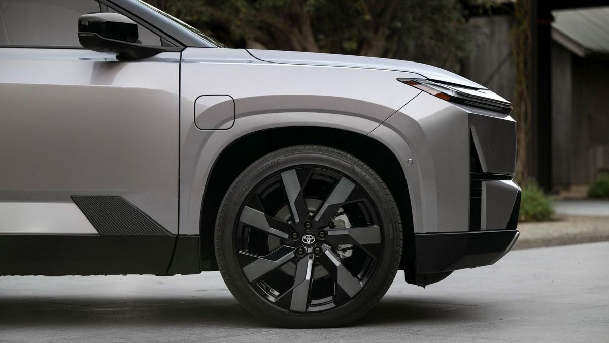 Nagy meglepetést hordoz a Toyota vadonatúj zászlóshajója