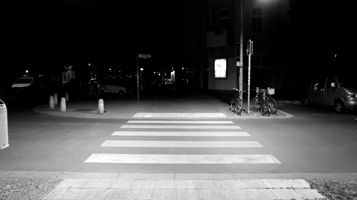 Ez már nem vita volt, hanem vadászat: zebrán és járdán támadt haragosára a bedühödött győri nő