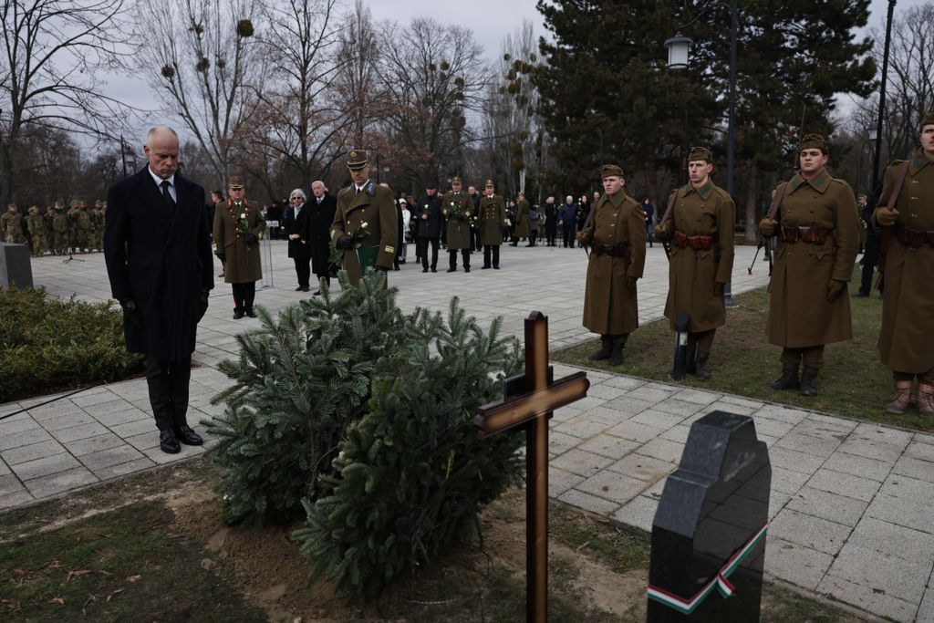 hősi halott magyar katona újratemetési szertartása Fiumei úti sírkert 