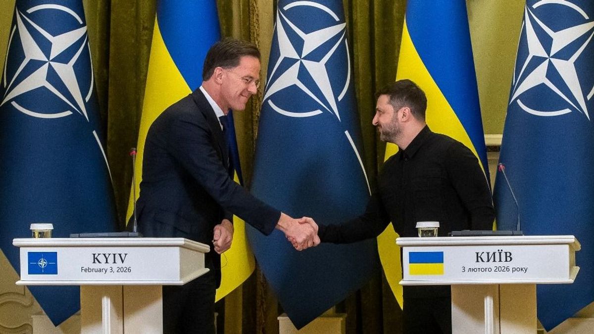 Brüsszel a háborúra készül: a NATO hosszú távra Kijevhez láncolja magát