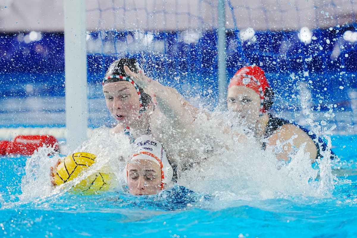 A magyar és a holland női vízilabda-válogatott középdöntős meccsén is forrott a víz