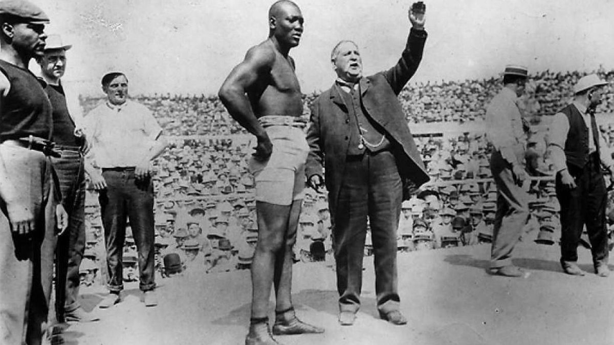 Jack Johnson az első nehézsúlyú fekete bajnok, akinek győzelme rasszista zavargásokat okozott
