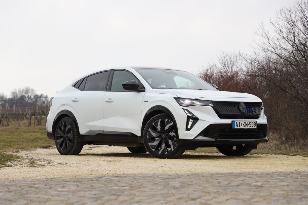 Renault Rafale PHEV teszt