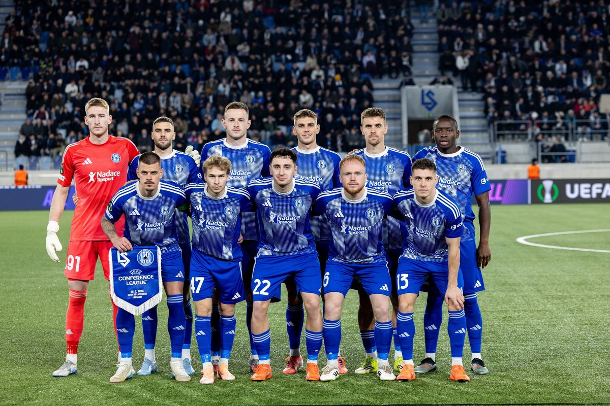 A cseh Sigma Olomouc kezdője a Konferencialiga-mérkőzésen a Lausanne ellen, benne Baráth Péterrel (felső sorban jobbról a harmadik)