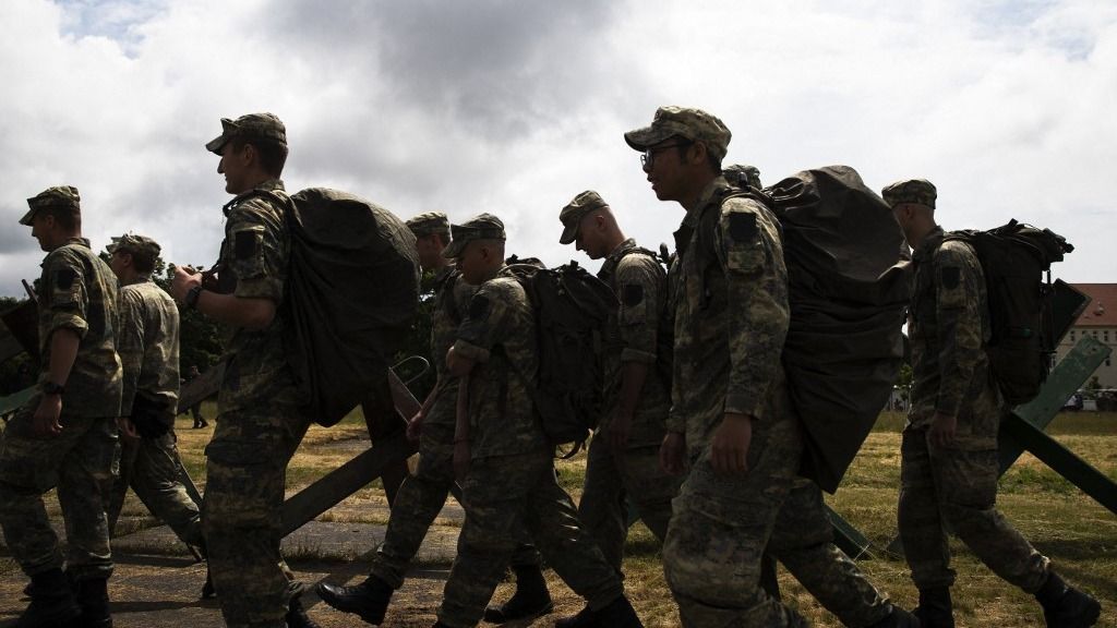 Christian Stocker szövetségi kancellár közölte: a kormány kötelező erejű népszavazást készít elő