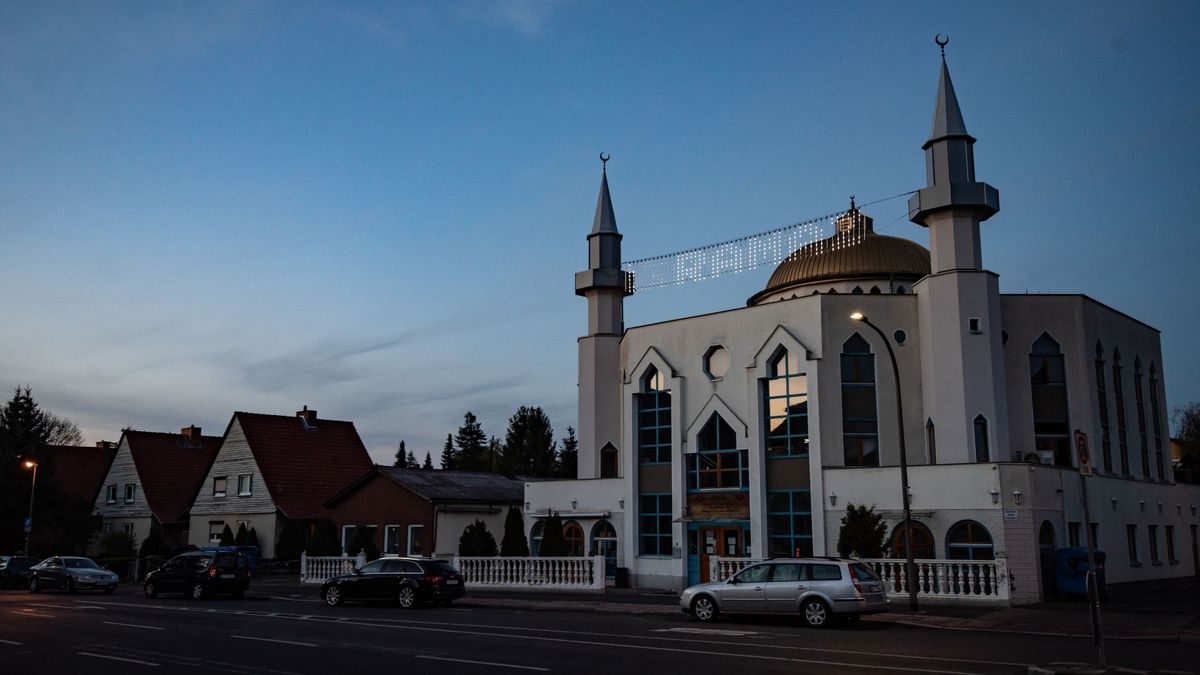 Németországban társadalmi vita robbant ki az iszlám imára hívás miatt