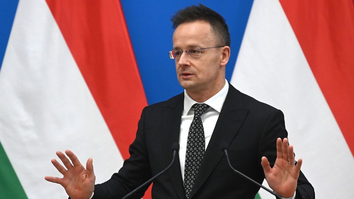 Szijjártó Péter: Kapitány István naponta mond be egy óriáskamut a magyar gazdaságról