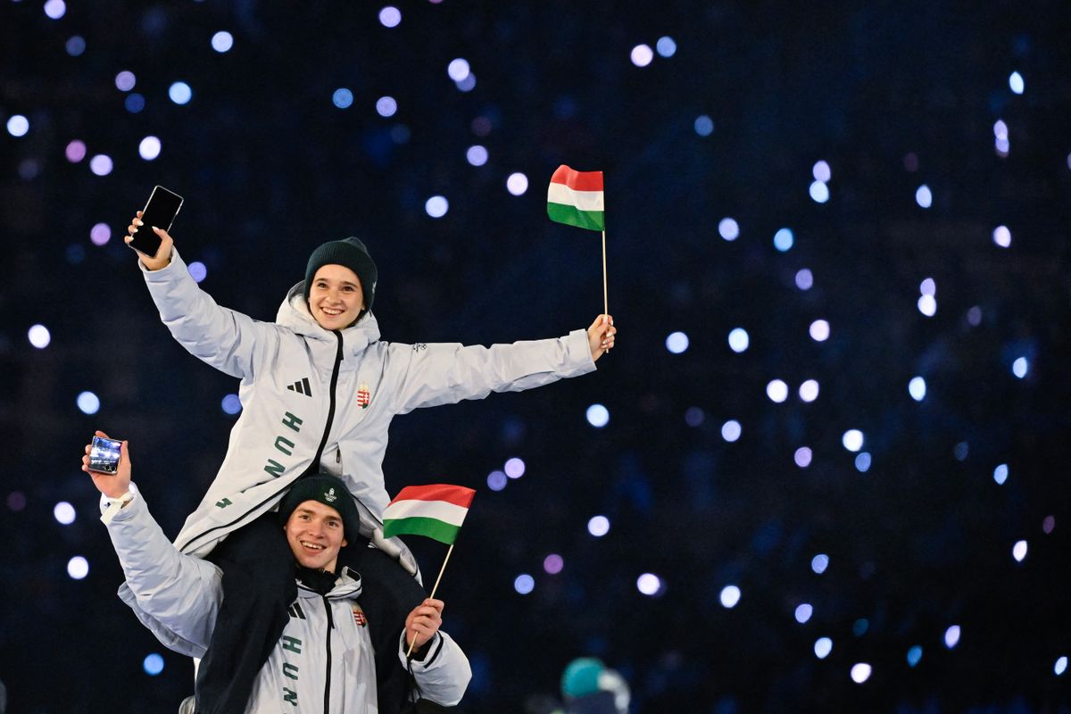 Az olimpiai 4. helyezett Pavlova Maria, Sviatchenko Alexei műkorcsolyázó páros viheti majd a magyar zászlót a vasárnap esti záróünnepségen