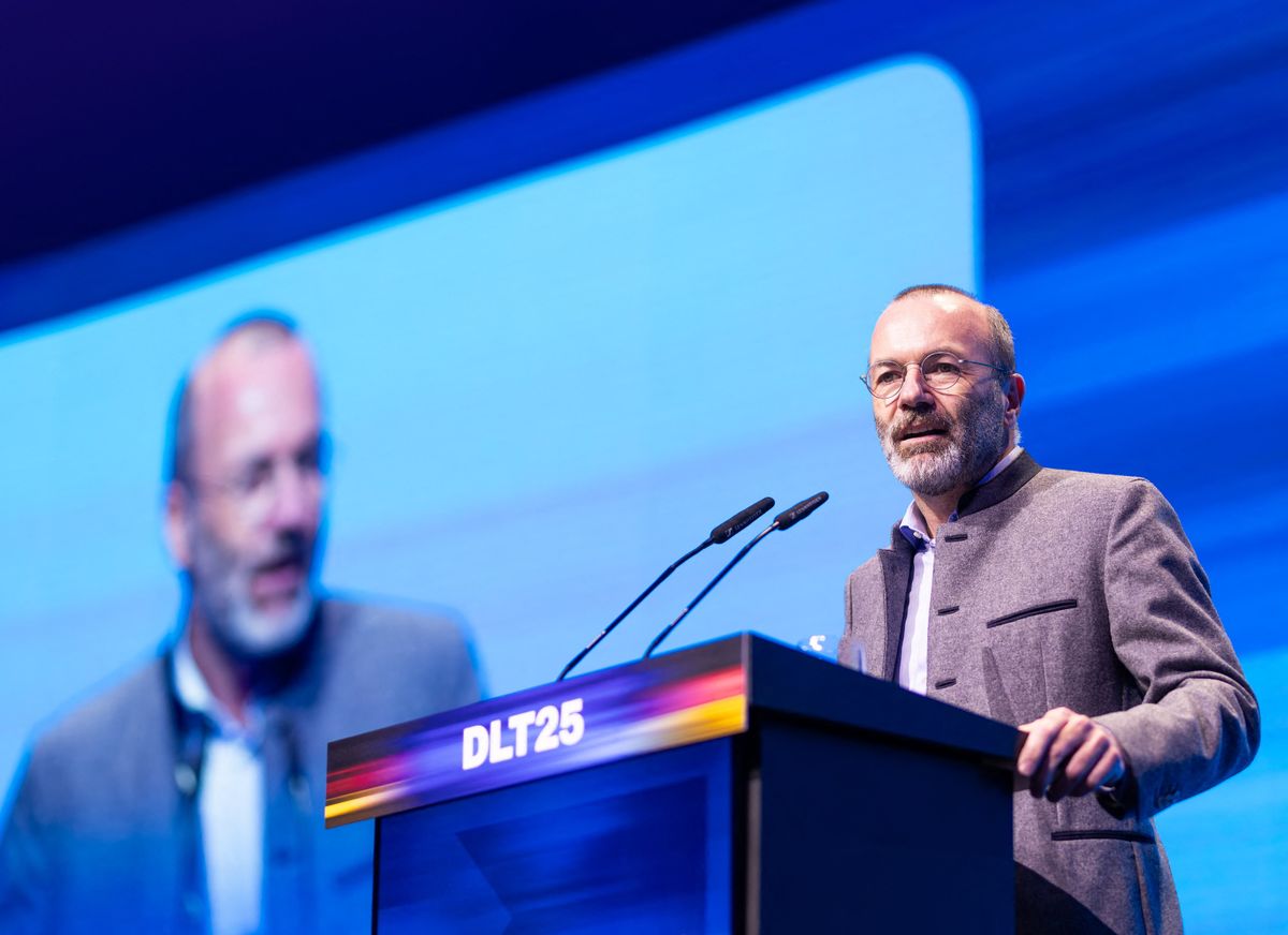 Manfred Weber pártja ismét a háború mellett foglalt állást 