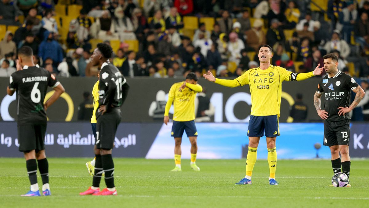 Ronaldo a születésnapján is tüntet, az edzője is ráfizet a balhéra