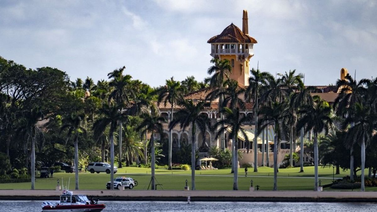 Lelőttek egy fegyveres férfit Trump floridai birtokánál