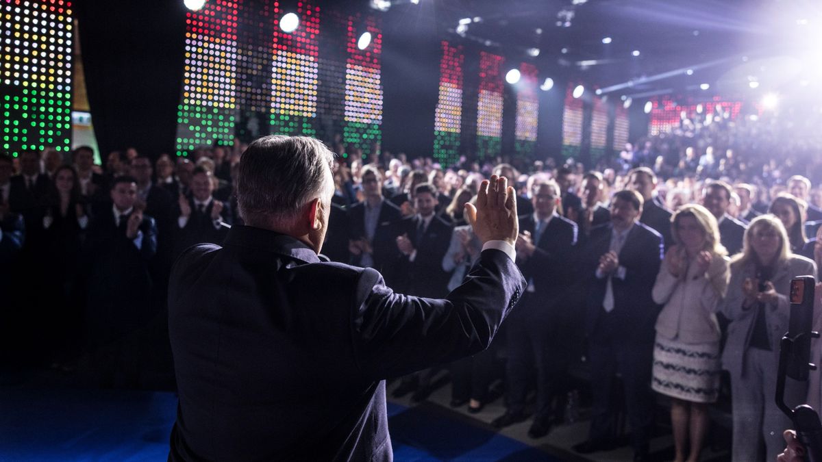 Orbán Viktor bemutatta a győztes csapatot