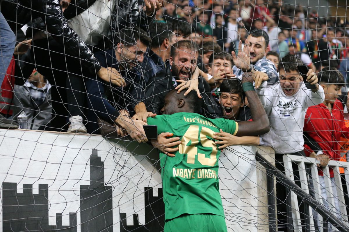 Mbaye Diagne nem véletlenül népszerű a török Ademspor szurkolói körében, góljainak köszönhetően menetel a csapat a Super Lig felé