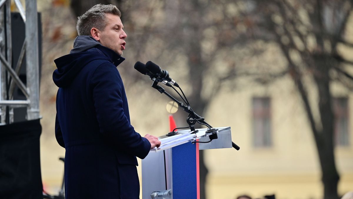 Szeged, 2025. december 20.
Magyar Péter, a Tisza Párt elnöke beszédet mond a párt országjárásának szegedi állomásán 2025. december 20-án.
MTI/Czeglédi Zsolt