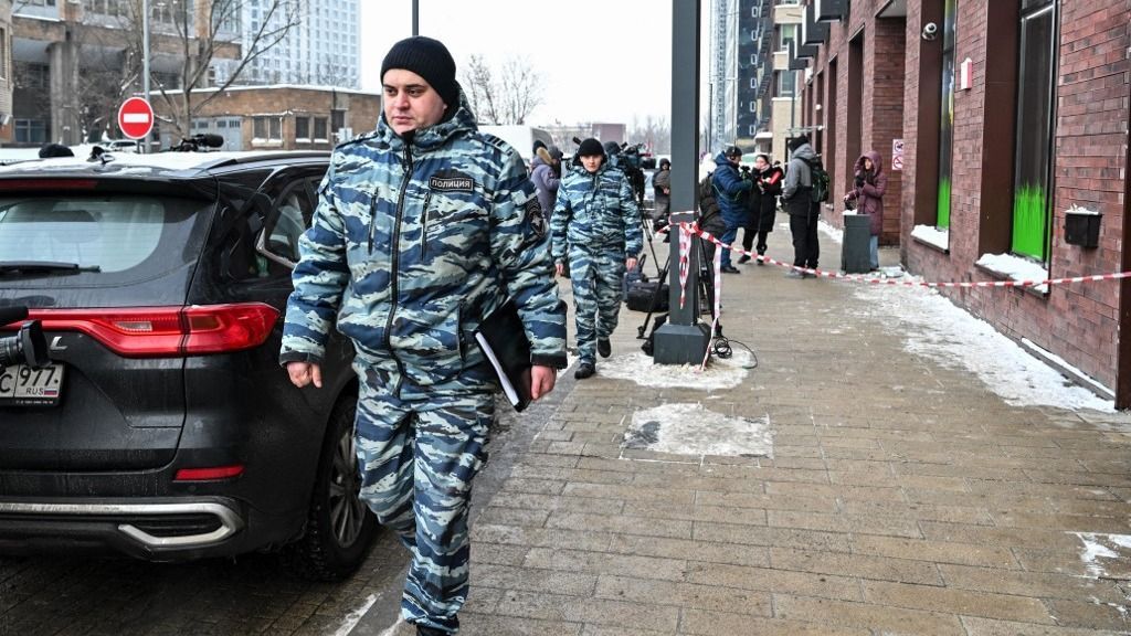 Rendőrök az orosz tábornok ellen elkövetett merénylet helyszínén