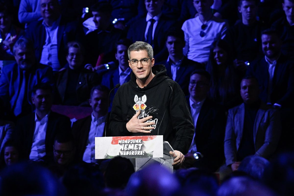 Miskolc, 2026. január 17.
Kocsis Máté, a Fidesz frakcióvezetője beszédet mond a Digitális Polgári Körök által szervezett háborúellenes gyűlésen a miskolci DVTK Arénában 2026. január 17-én.
MTI/Koszticsák Szilárd