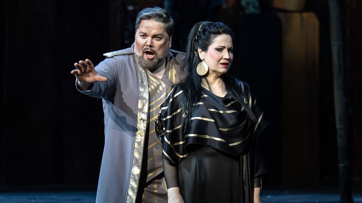 Élve bezárták a sírboltba a fiatal szerelmespárt