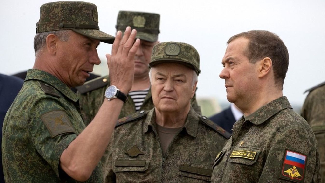 Dmitrij Medvegyev az Orosz Biztonsági Tanács alelnöke lőtéri látogatáson