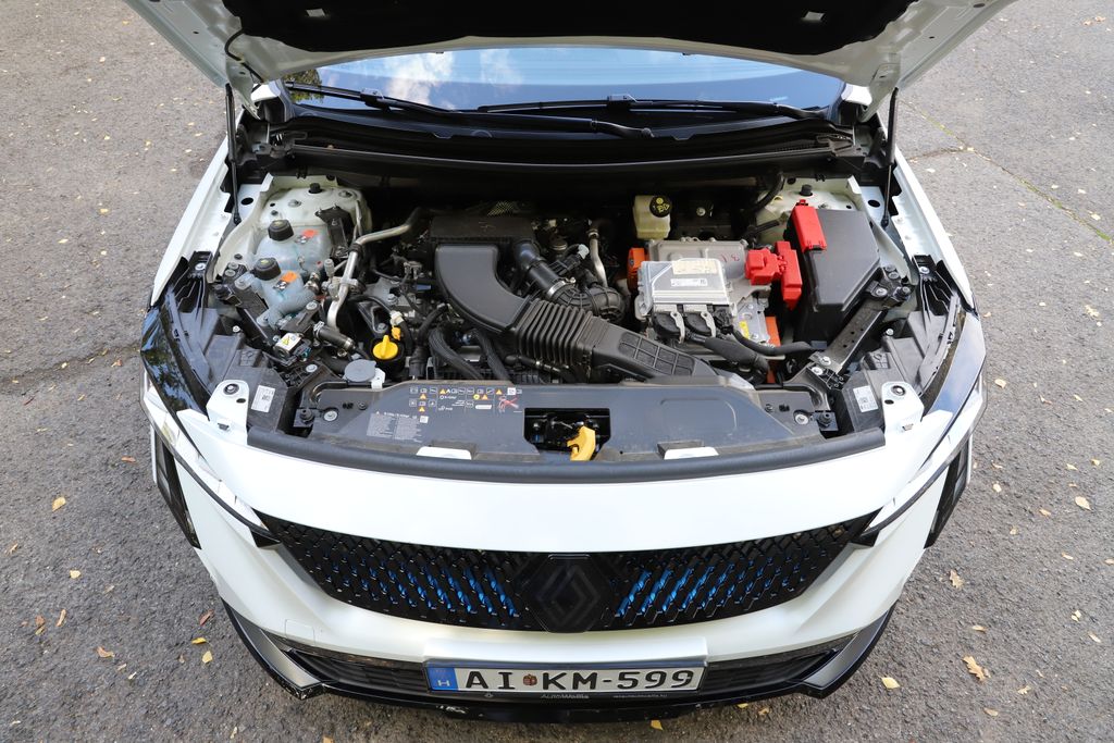 Renault Rafale PHEV teszt