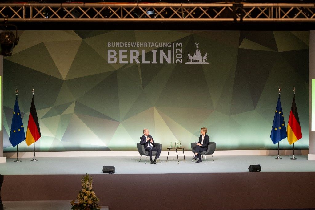 10 November 2023, Berlin: Federal Chancellor Olaf Scholz (l, SPD) speaks with moderator Jana Puglierin, research assistant in the Bundestag, at the end of a two-day Bundeswehr conference. Among other things, the conference will discuss the transfer of an army brigade to Lithuania, reform steps in the ministry and the updating of the basic defense policy documents. Photo: Christophe Gateau/dpa (Photo by Christophe Gateau / dpa Picture-Alliance via AFP)