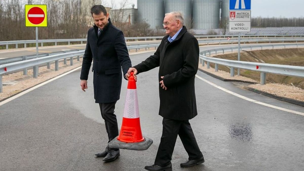 Átadták a forgalomnak az M5-ös autópálya új csomópontját