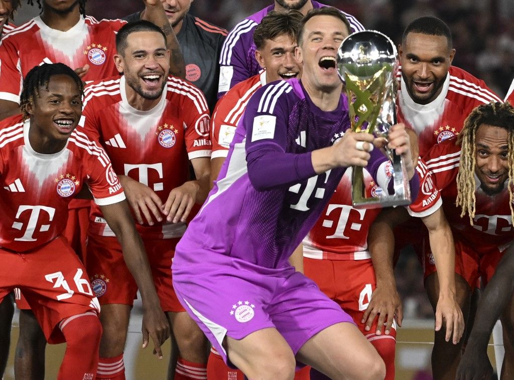 Jócskán van már benne tapasztalata, de idén akár még három trófeát felemelhet Manuel Neuer